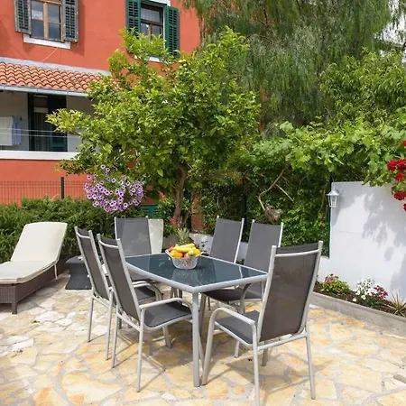 Premium Apartment Alba Rosa شقة *
