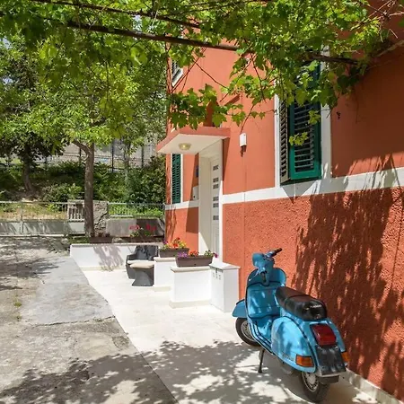 Premium Apartment Alba Rosa شقة *